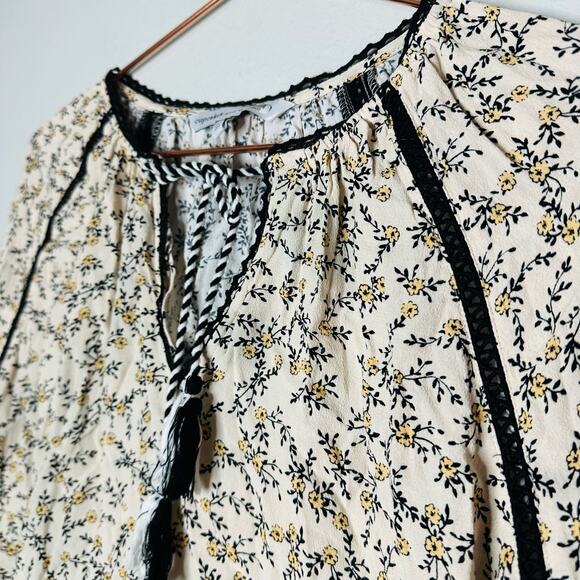 CUPCAKES AND CASHMERE Halston Cameo Rose Print V-Neck Blouse Size Large - Picture 10 of 13